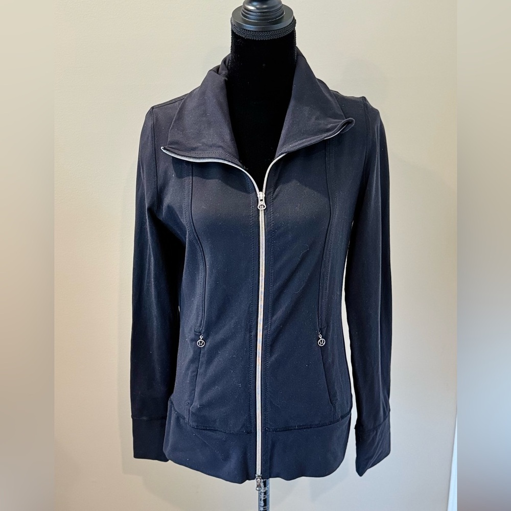 Women’s LULULEMON Black Daily Yoga full length zip jacket- Size 8 - Picture 4 of 6